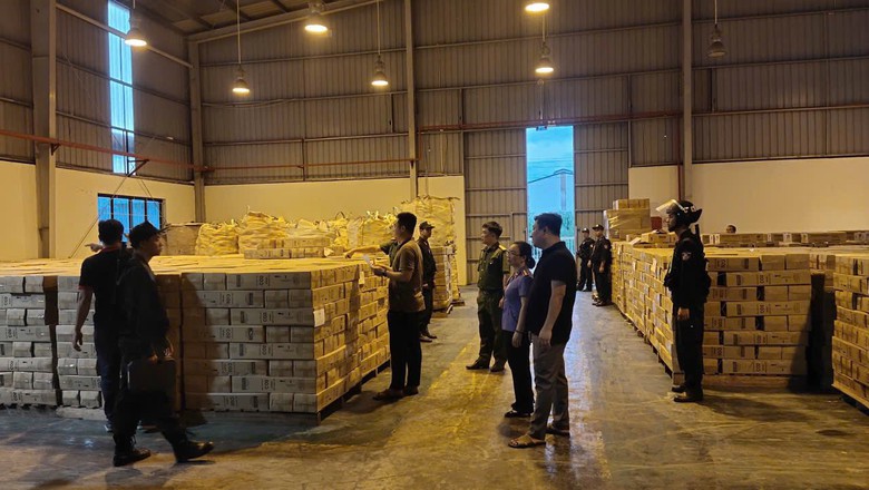 Bắt tạm giam hai giám đốc sản xuất hàng triệu bình chữa cháy giả ở Phú Thọ- Ảnh 1. Bắt tạm giam hai giám đốc sản xuất hàng triệu bình chữa cháy giả ở Phú Thọ- Ảnh 1.