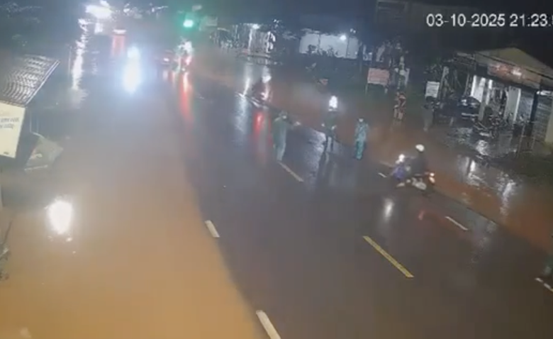 Th&ocirc;ng tin bất ngờ về t&agrave;i xế t&ocirc;ng chủ tịch x&atilde; tử vong khi ph&acirc;n luồng giao th&ocirc;ng chống lũ- Ảnh 1.