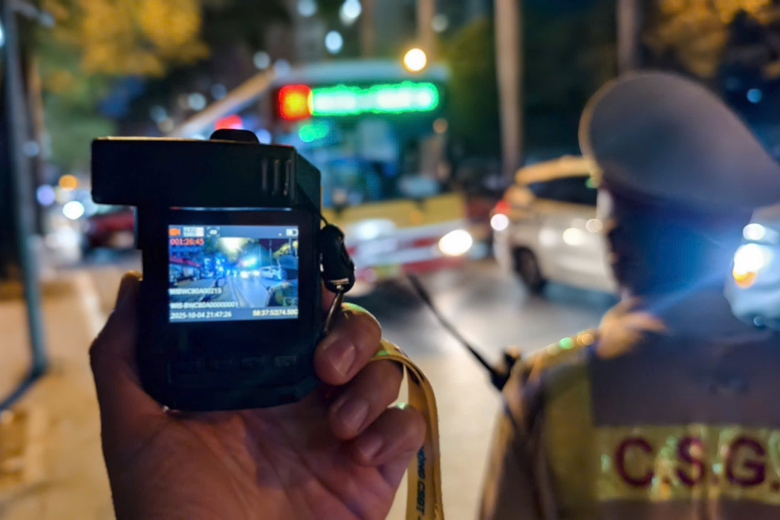 H&agrave; Nội: CSGT đ&oacute;n l&otilde;ng gần khu ăn nhậu cuối tuần, xử l&yacute; h&agrave;ng loạt "ma men" l&aacute;i xe- Ảnh 5.