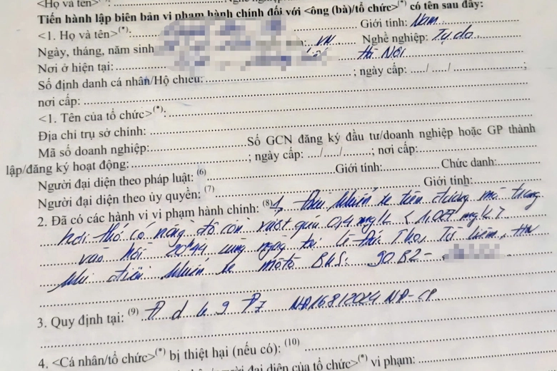 H&agrave; Nội: CSGT đ&oacute;n l&otilde;ng gần khu ăn nhậu cuối tuần, xử l&yacute; h&agrave;ng loạt "ma men" l&aacute;i xe- Ảnh 12.