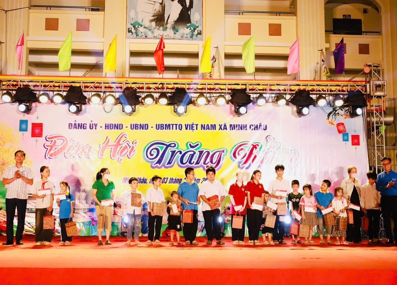 C&aacute;c x&atilde; v&ugrave;ng ven H&agrave; Nội lung linh trong đ&ecirc;m hội Trung thu- Ảnh 8.