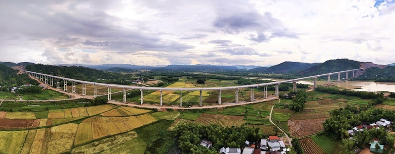 Nhà thầu lớn đua tiến độ về đích sớm trên đại công trường cao tốc Bắc - Nam- Ảnh 2. Nhà thầu lớn đua tiến độ về đích sớm trên đại công trường cao tốc Bắc - Nam- Ảnh 2.