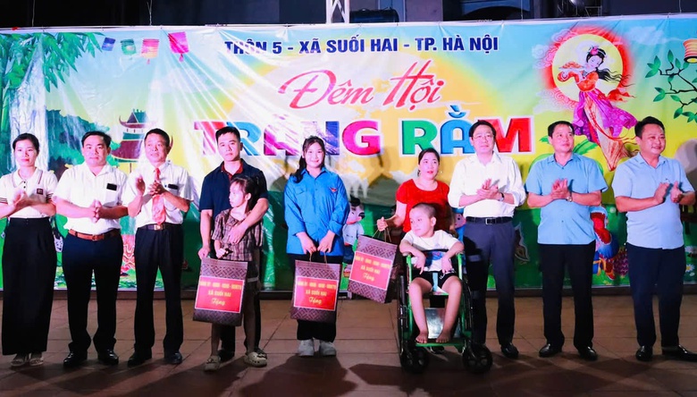 C&aacute;c x&atilde; v&ugrave;ng ven H&agrave; Nội lung linh trong đ&ecirc;m hội Trung thu- Ảnh 14.