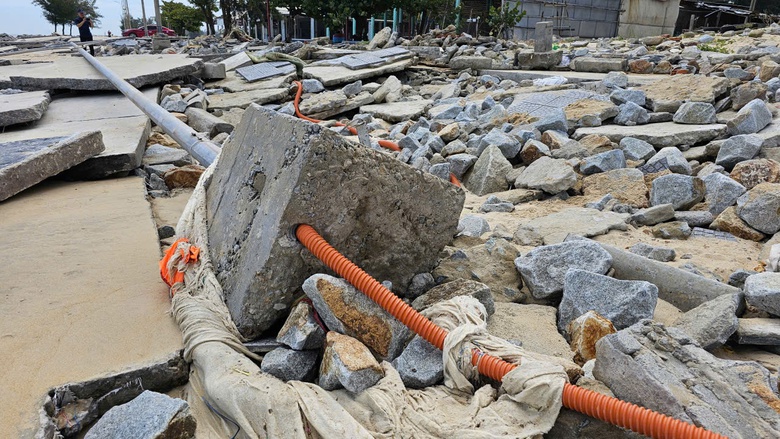 Huế: C&ocirc;ng bố t&igrave;nh huống khẩn cấp để khắc phục sạt lở bờ biển Thuận An- Ảnh 2.