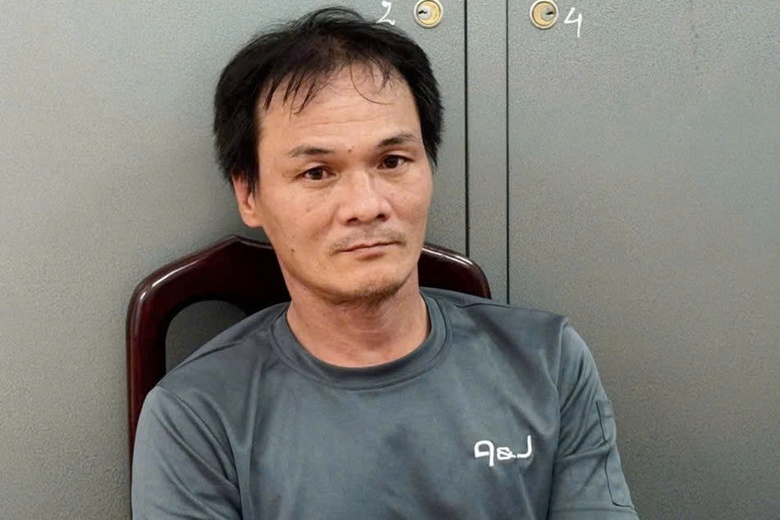 G&atilde; đ&agrave;n &ocirc;ng d&ugrave;ng lưỡi liềm khống chế người phụ nữ đi xe SH để cướp d&acirc;y chuyền- Ảnh 1.