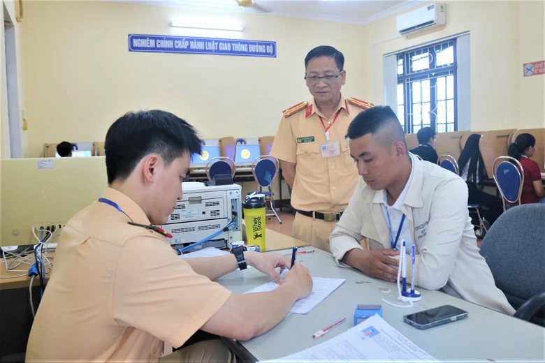 Huế: Kiến nghị tháo gỡ một số vướng mắc trong đào tạo lái xe- Ảnh 1. Huế: Kiến nghị tháo gỡ một số vướng mắc trong đào tạo lái xe- Ảnh 1.