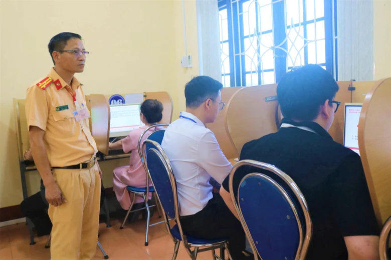 Huế: Kiến nghị tháo gỡ một số vướng mắc trong đào tạo lái xe- Ảnh 2. Huế: Kiến nghị tháo gỡ một số vướng mắc trong đào tạo lái xe- Ảnh 2.