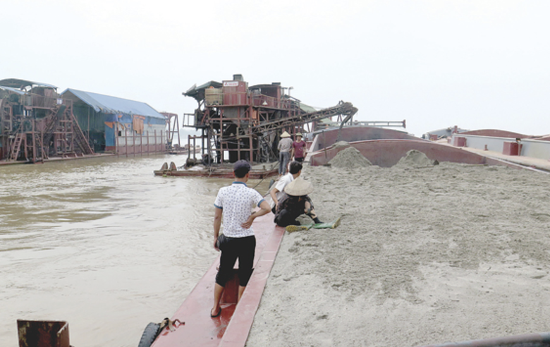 Nhiều tuyến s&ocirc;ng được thanh thải vật chướng ngại, mở rộng luồng an to&agrave;n cho vận tải thủy- Ảnh 1.
