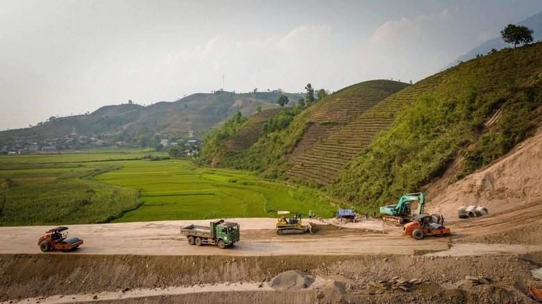 Nh&agrave; thầu giao th&ocirc;ng điều chỉnh ca k&iacute;p, l&ecirc;n sơ đồ tho&aacute;t nạn, sẵn s&agrave;ng ứng ph&oacute; b&atilde;o số 11- Ảnh 2.