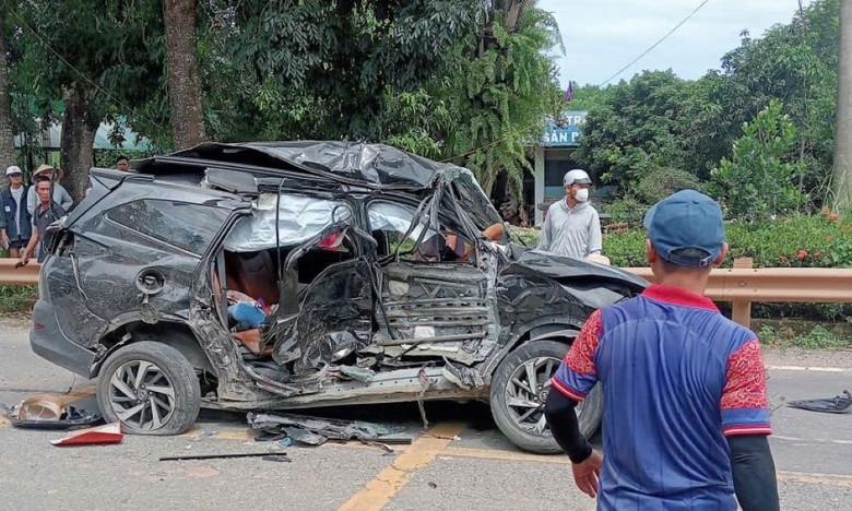 Tai nạn tr&ecirc;n đường Hồ Ch&iacute; Minh qua Quảng Trị, một người tử vong, ba người bị thương- Ảnh 1.