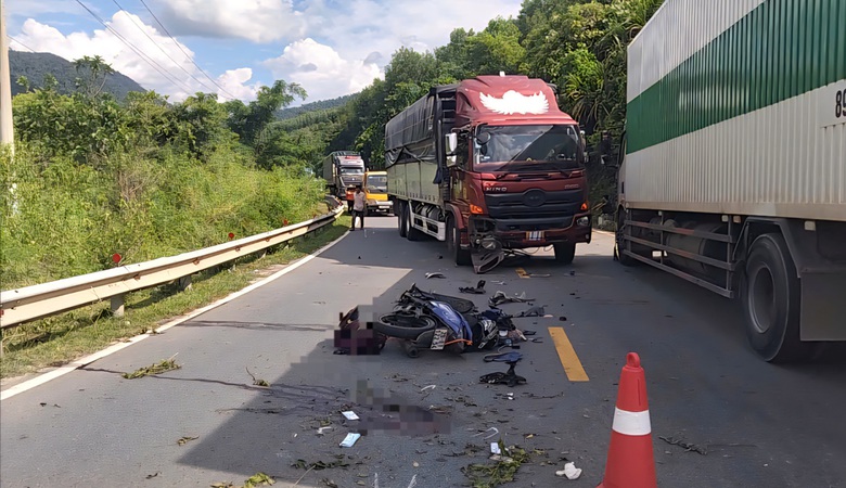 Xe m&aacute;y va chạm xe tải tr&ecirc;n đường Hồ Ch&iacute; Minh, một người tử vong- Ảnh 1.