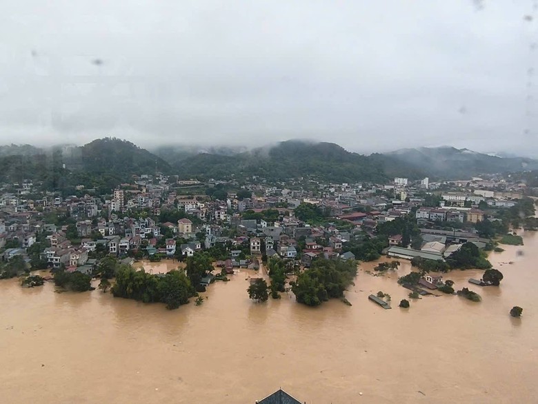 Bộ X&acirc;y dựng ra c&ocirc;ng điện y&ecirc;u cầu to&agrave;n ng&agrave;nh ứng ph&oacute; khẩn cấp với mưa, lũ sau b&atilde;o số 11- Ảnh 1.