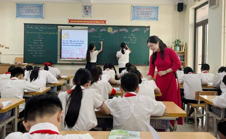 Nhiều trường tại H&agrave; Nội mở cửa đ&oacute;n học sinh trở lại sau mưa b&atilde;o- Ảnh 1.