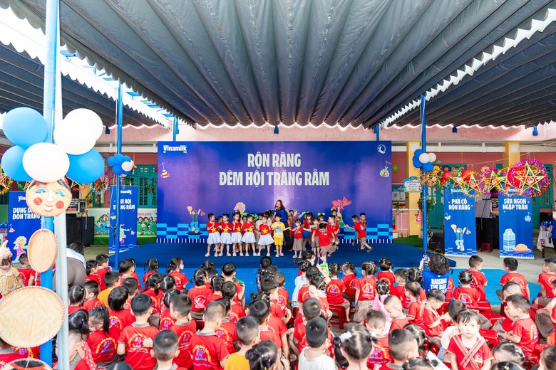 Vinamilk đồng hành mang tết Trung thu đến hơn 10.000 trẻ em trên cả nước- Ảnh 1.