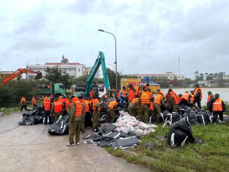 Ninh Bình: Huy động nguồn lực, gia cố tuyến đê Hải Thịnh 3, đảm bảo an toàn cho người dân- Ảnh 3. Ninh Bình: Huy động nguồn lực, gia cố tuyến đê Hải Thịnh 3, đảm bảo an toàn cho người dân- Ảnh 3.