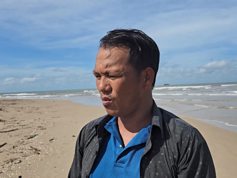 Lời kể của trung tá công an và 2 người dân vượt sóng dữ cứu 7 người trên tàu cá gặp nạn- Ảnh 1. Lời kể của trung tá công an và 2 người dân vượt sóng dữ cứu 7 người trên tàu cá gặp nạn- Ảnh 1.