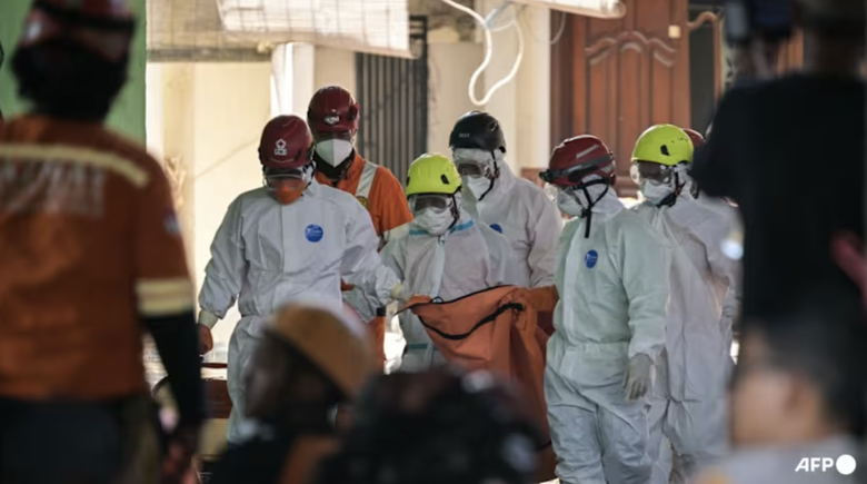 Vụ sập trường nội trú Indonesia phơi bày "lỗ hổng" an toàn xây dựng- Ảnh 1. Vụ sập trường nội trú Indonesia phơi bày "lỗ hổng" an toàn xây dựng- Ảnh 1.