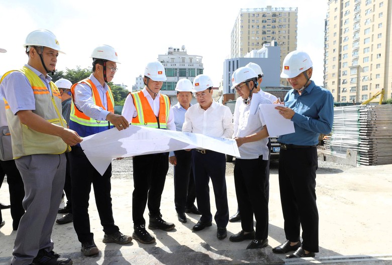 Bộ X&acirc;y dựng c&ugrave;ng TP.HCM th&aacute;o gỡ vướng mắc, th&uacute;c đẩy ph&aacute;t triển nh&agrave; ở x&atilde; hội- Ảnh 2.