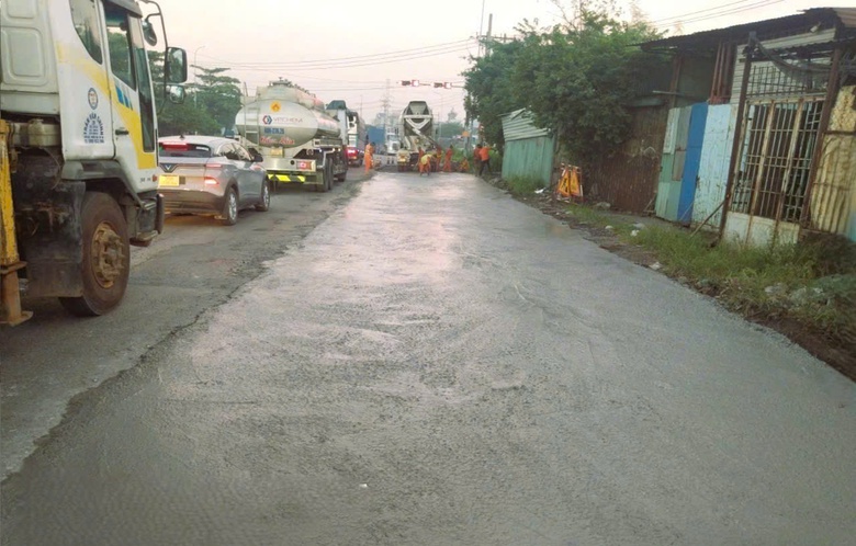 Sửa chữa c&aacute;c điểm hư hỏng nặng tr&ecirc;n QL51, t&agrave;i xế c&acirc;n nhắc lựa chọn hướng đi- Ảnh 3.