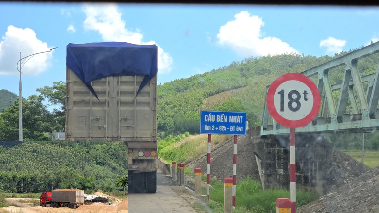 Đắk Lắk: Cầu yếu cấm tải tr&ecirc;n 18 tấn "oằn m&igrave;nh" g&aacute;nh đo&agrave;n xe đầu k&eacute;o, xe container- Ảnh 1.
