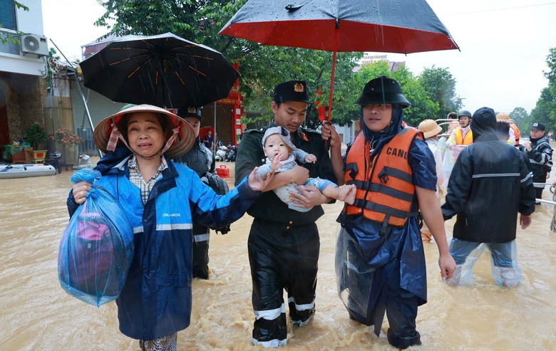 Lũ s&ocirc;ng Cầu vượt đỉnh lịch sử, trung t&acirc;m Th&aacute;i Nguy&ecirc;n ch&igrave;m trong biển nước- Ảnh 7.