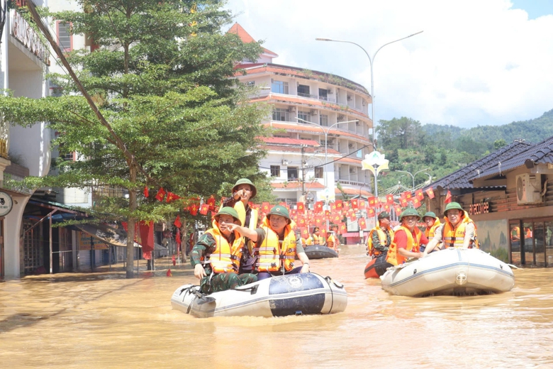 Phó Thủ tướng Trần Hồng Hà: Kịp thời hỗ trợ, bảo đảm đời sống người dân vùng lũ Cao Bằng- Ảnh 3. Phó Thủ tướng Trần Hồng Hà: Kịp thời hỗ trợ, bảo đảm đời sống người dân vùng lũ Cao Bằng- Ảnh 3.