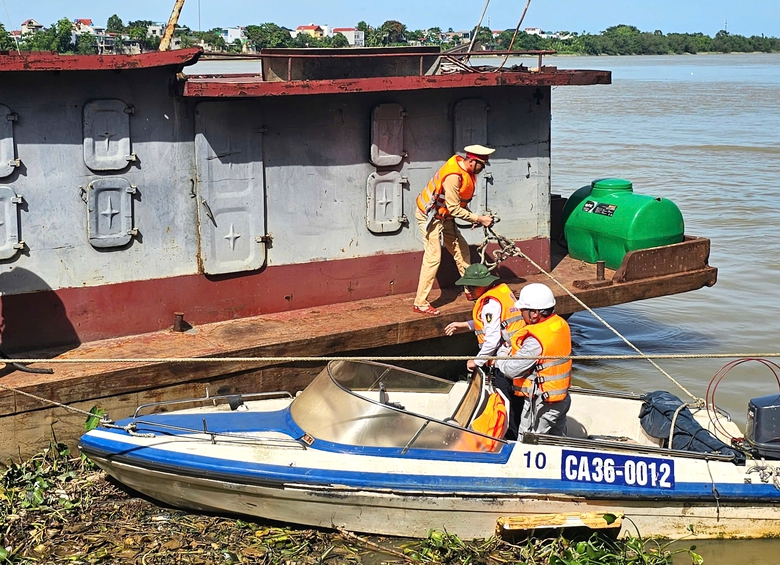 Thanh H&oacute;a: "Xo&aacute; sổ" phương tiện thuỷ nội địa "3 kh&ocirc;ng"- Ảnh 1.