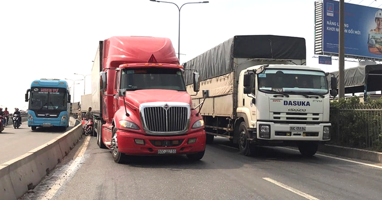 Doanh nghiệp vận tải h&agrave;ng h&oacute;a lo &ugrave;n tắc do thiếu l&aacute;i xe hạng FC- Ảnh 1.