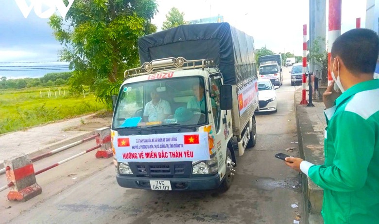 Kh&ocirc;ng thu ph&iacute; sử dụng đường bộ với xe chở h&agrave;ng cứu trợ b&atilde;o, lũ- Ảnh 1.