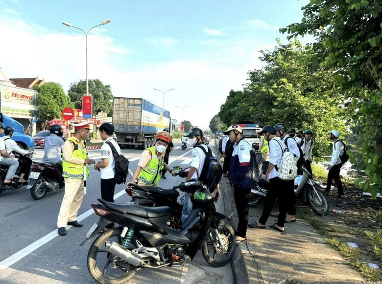 Nghệ An: Đẩy mạnh tuy&ecirc;n truyền Luật Trật tự, an to&agrave;n giao th&ocirc;ng cho lứa tuổi học sinh- Ảnh 1.