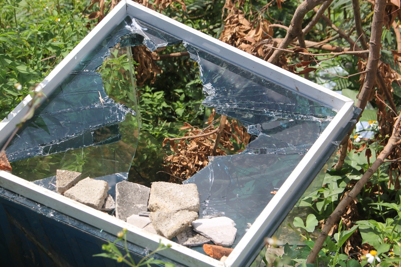 H&agrave; Tĩnh: Nhiều tuyến đường ngập r&aacute;c thải, vật liệu x&acirc;y dựng hư hỏng sau b&atilde;o- Ảnh 9.