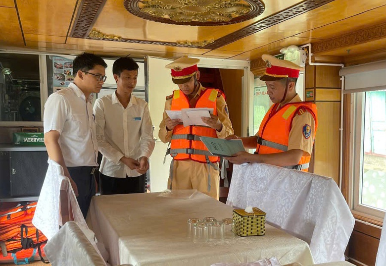 Thanh H&oacute;a: Vi phạm giao th&ocirc;ng đường thủy giảm mạnh sau khi c&oacute; Nghị định 139- Ảnh 1.