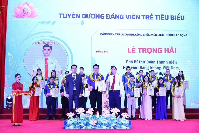Tuy&ecirc;n dương 95 đảng vi&ecirc;n trẻ ti&ecirc;u biểu học tập v&agrave; l&agrave;m theo lời B&aacute;c năm 2025- Ảnh 4.
