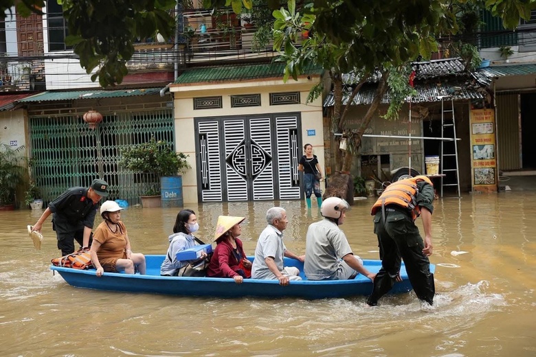 Tuy&ecirc;n Quang: Mưa lớn g&acirc;y ngập &uacute;ng, sạt lở, sập cổng ch&agrave;o x&atilde; Đồng Văn- Ảnh 6.