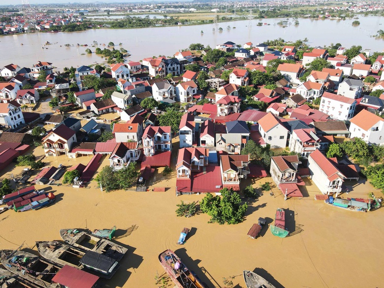 Bắc Ninh c&ograve;n hơn 6.000 hộ d&acirc;n bị c&ocirc; lập, thiệt hại gần 1.700 tỷ đồng do b&atilde;o số 11- Ảnh 2.