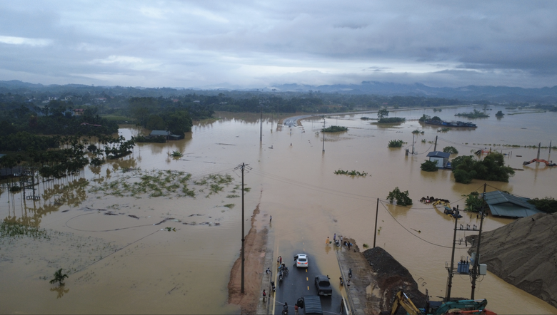 Bộ X&acirc;y dựng y&ecirc;u cầu to&agrave;n ng&agrave;nh huy động tối đa lực lượng ứng ph&oacute; mưa lũ sau b&atilde;o- Ảnh 1.