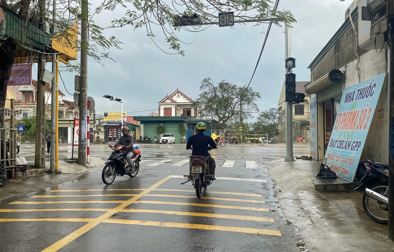 Nghệ An: Ng&atilde; ba chợ Sy Nam c&oacute; đ&egrave;n t&iacute;n hiệu, người d&acirc;n vơi nỗi lo tai nạn giao th&ocirc;ng- Ảnh 2.