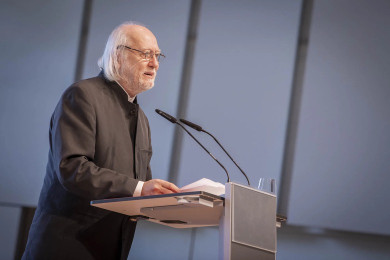 L&aacute;szl&oacute; Krasznahorkai - t&aacute;c giả người Hungary đoạt giải Nobel Văn học 2025- Ảnh 1.