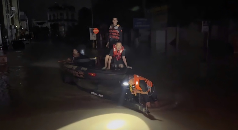 Từ L&agrave;o Cai đến Th&aacute;i Nguy&ecirc;n, h&agrave;nh tr&igrave;nh nặng nghĩa t&igrave;nh hướng về v&ugrave;ng lũ- Ảnh 10.