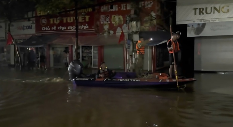 Từ L&agrave;o Cai đến Th&aacute;i Nguy&ecirc;n, h&agrave;nh tr&igrave;nh nặng nghĩa t&igrave;nh hướng về v&ugrave;ng lũ- Ảnh 11.