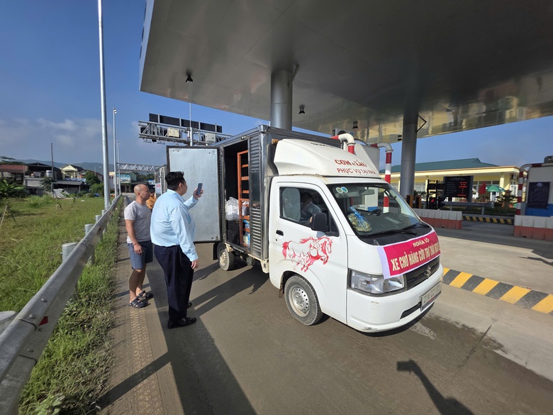 Từ L&agrave;o Cai đến Th&aacute;i Nguy&ecirc;n, h&agrave;nh tr&igrave;nh nặng nghĩa t&igrave;nh hướng về v&ugrave;ng lũ- Ảnh 5.