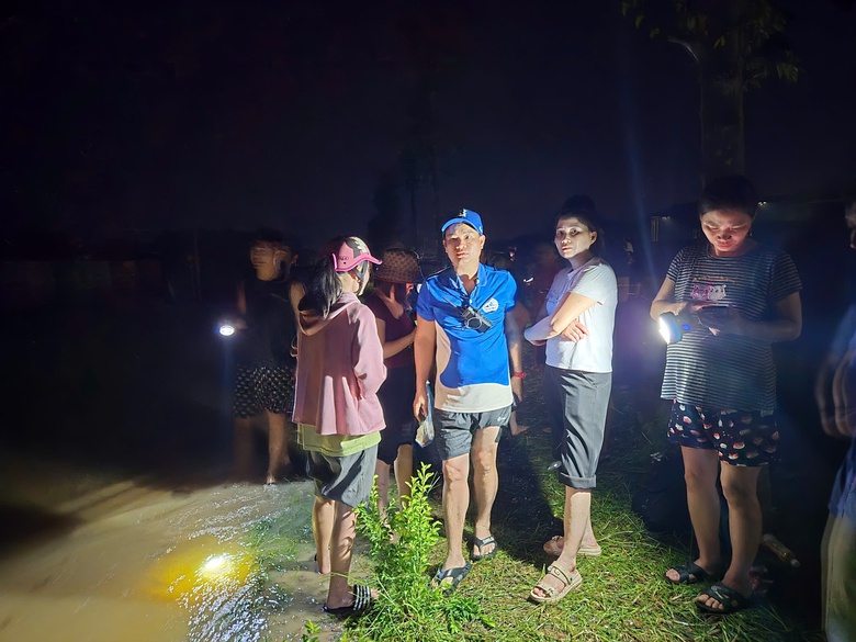Th&aacute;i Nguy&ecirc;n: Đ&ecirc;m lũ v&agrave; những tr&aacute;i tim nơi tuyến đầu- Ảnh 3.