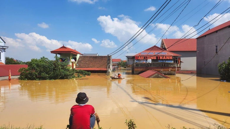 H&agrave; Nội: Thức xuy&ecirc;n đ&ecirc;m giữ đ&ecirc;, bảo vệ d&acirc;n khi lũ s&ocirc;ng Cầu bủa v&acirc;y- Ảnh 11.