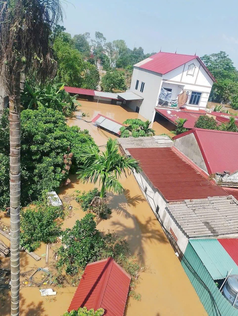 H&agrave; Nội: Thức xuy&ecirc;n đ&ecirc;m giữ đ&ecirc;, bảo vệ d&acirc;n khi lũ s&ocirc;ng Cầu bủa v&acirc;y- Ảnh 8.