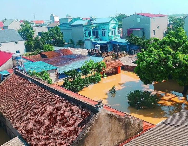 H&agrave; Nội: Thức xuy&ecirc;n đ&ecirc;m giữ đ&ecirc;, bảo vệ d&acirc;n khi lũ s&ocirc;ng Cầu bủa v&acirc;y- Ảnh 9.