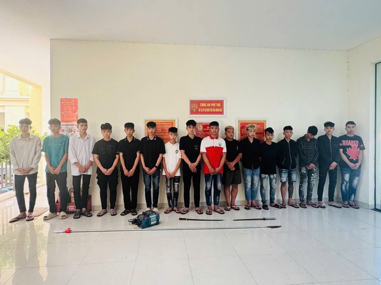 Phú Thọ: Điều tra, xử lý hai nhóm thanh niên tụ tập mang hung khí gây rối trong đêm- Ảnh 1. Phú Thọ: Điều tra, xử lý hai nhóm thanh niên tụ tập mang hung khí gây rối trong đêm- Ảnh 1.