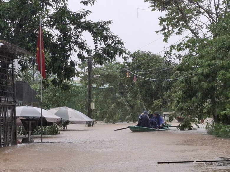 Mưa lũ bủa vây vùng hạ du hồ Kẻ Gỗ, nhiều thôn ngập sâu- Ảnh 1. Mưa lũ bủa vây vùng hạ du hồ Kẻ Gỗ, nhiều thôn ngập sâu- Ảnh 1.