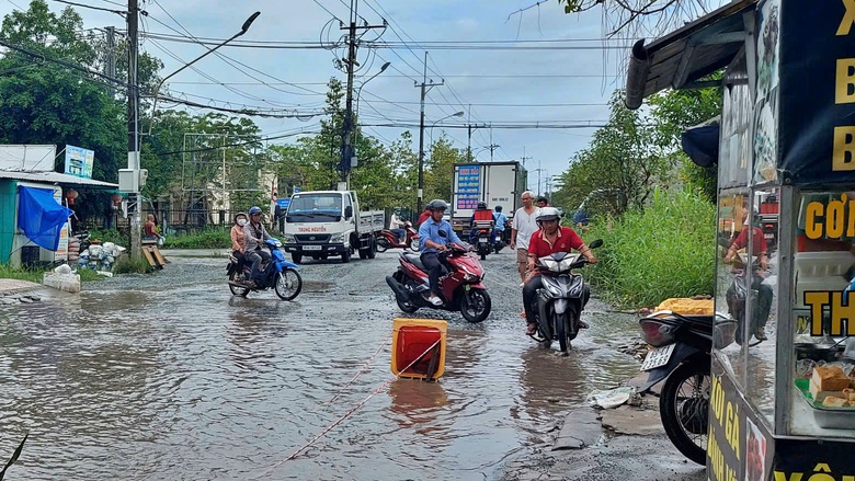 Khẩn trương sửa chữa tuyến đường Mậu Th&acirc;n bị xuống cấp ở C&agrave; Mau- Ảnh 5.