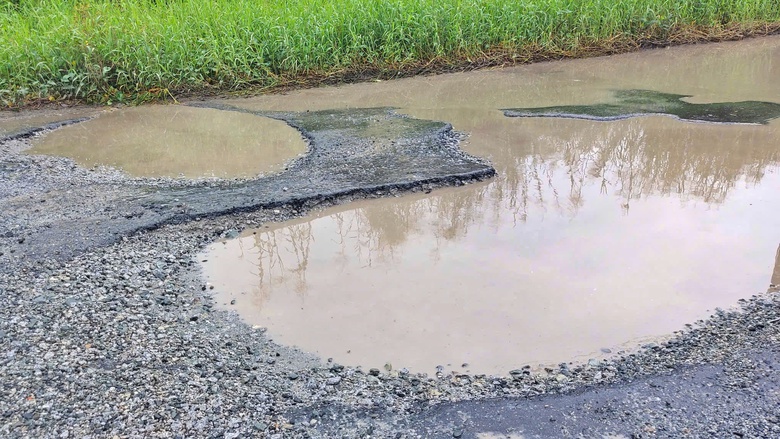 Khẩn trương sửa chữa tuyến đường Mậu Th&acirc;n bị xuống cấp ở C&agrave; Mau- Ảnh 2.