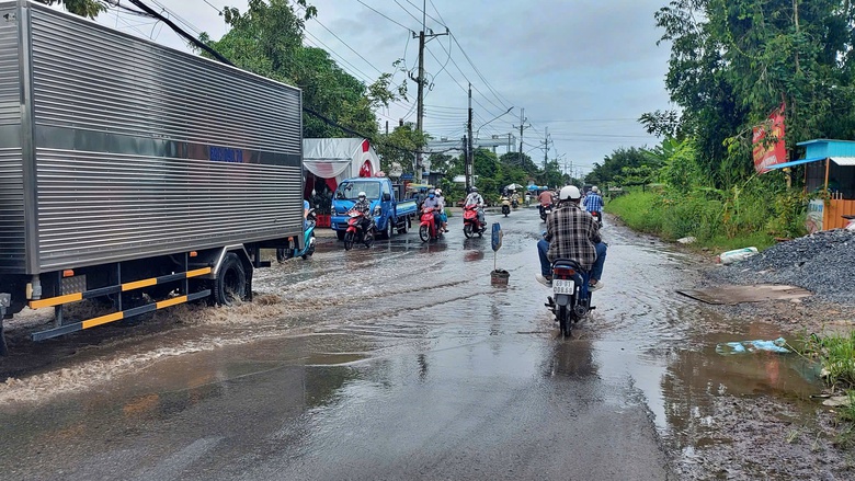 Khẩn trương sửa chữa tuyến đường Mậu Th&acirc;n bị xuống cấp ở C&agrave; Mau- Ảnh 6.